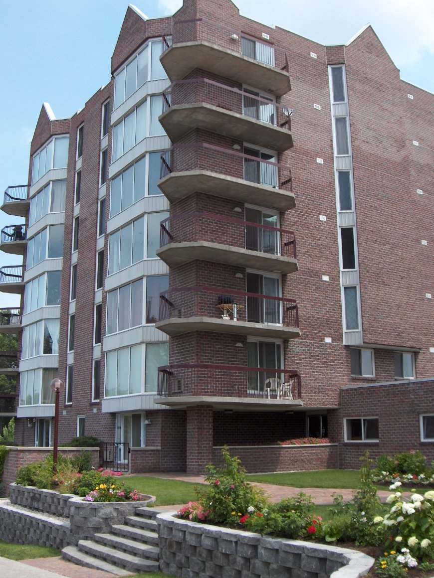 Le St-Laurent (100-110 Dollard-des-Ormeaux)
