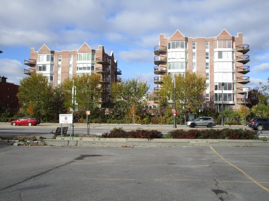 Le St-Laurent (100-110 Dollard-des-Ormeaux)